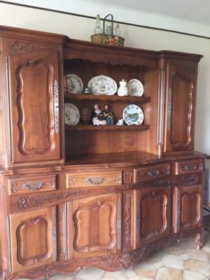 Bahut provençal relooké patiné en blanc usé à Arles